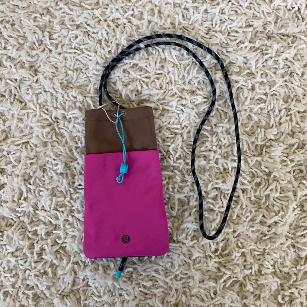 Lululemon Play Forward Crossbody Pouch